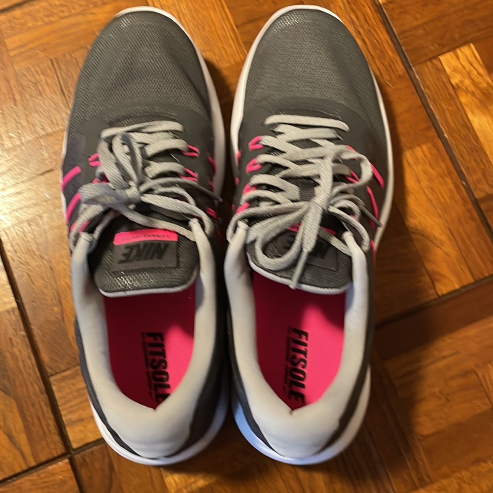 Nike running shoes - Picture 4 of 7